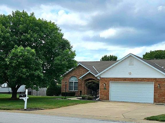 3rd image of 3221 Genevieve Dr