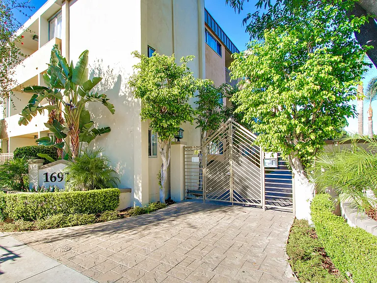 Balboa Court — Photo 13