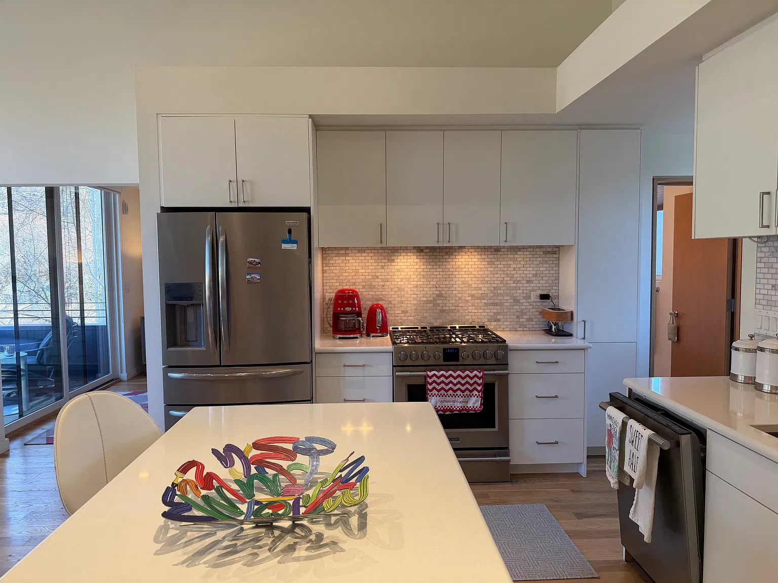 2 bed, 2.5 bath, 1152 sqft, $6,500 — Photo 2