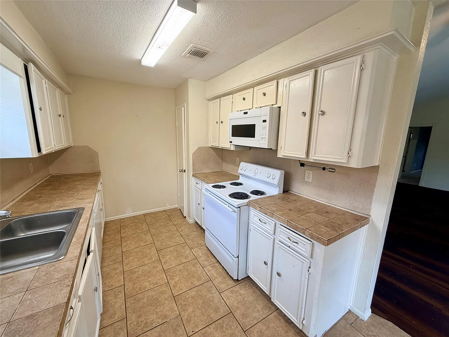 3 bed, 2.0 bath, 1757 sqft, $1,775 — Photo 4