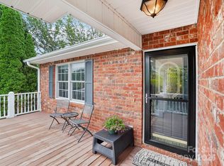 645 High Quarry Rd, Hendersonville, NC 28791