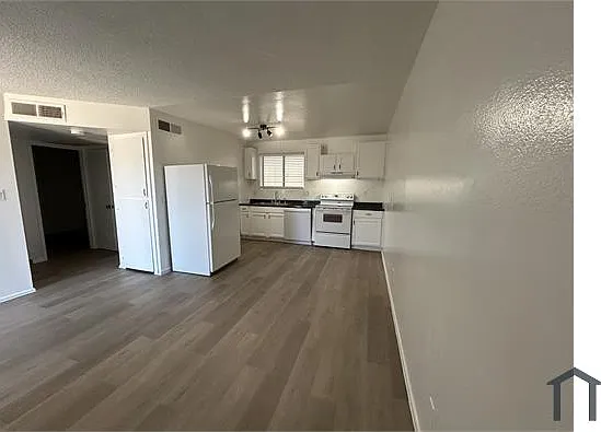 9514 N 8th St #101 — Photo 2