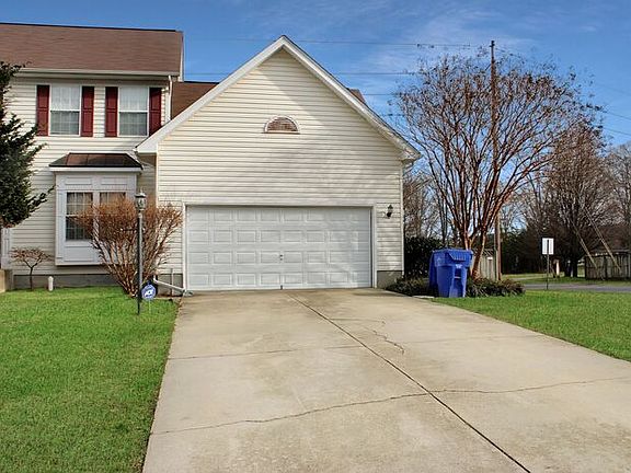 3rd image of 2666 Cotoneaster Ct