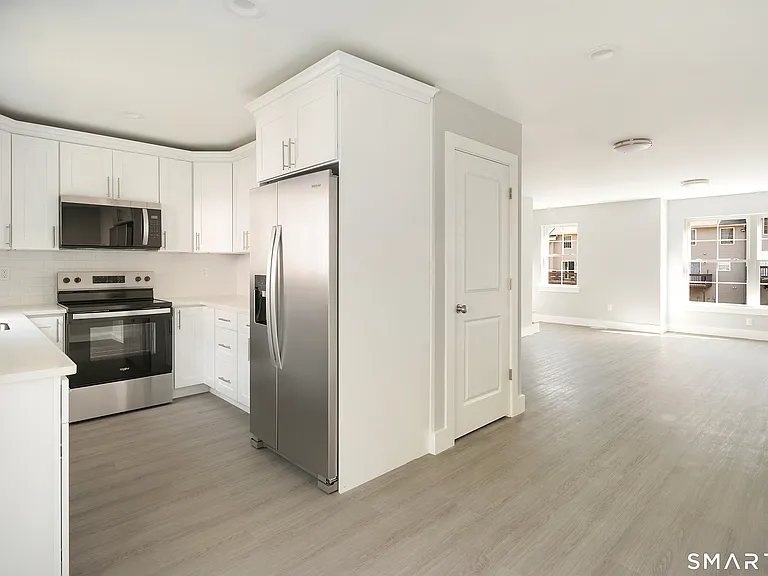 91 Taft Pointe #2 — Photo 8