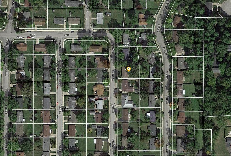 1st image of 909 S 18th Pl
