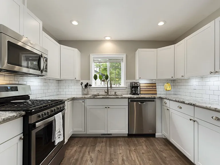 1339 E Stormy Dr — Photo 4