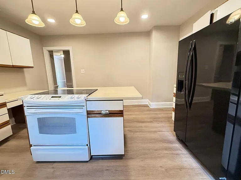 2667 Davis St — Photo 10