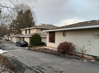 47 Commons Dr, East Greenbush, NY 12061