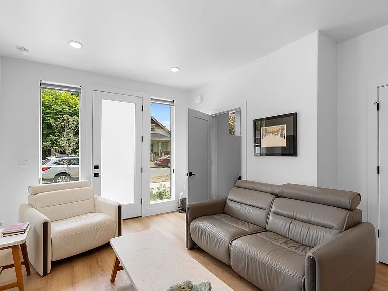 6201 N Amherst St — Photo 4