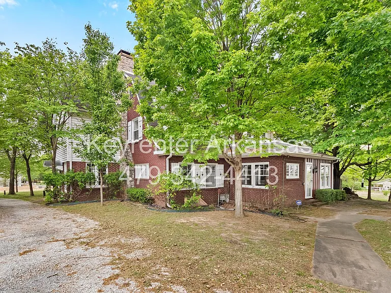 255 W Lawson St — Photo 27