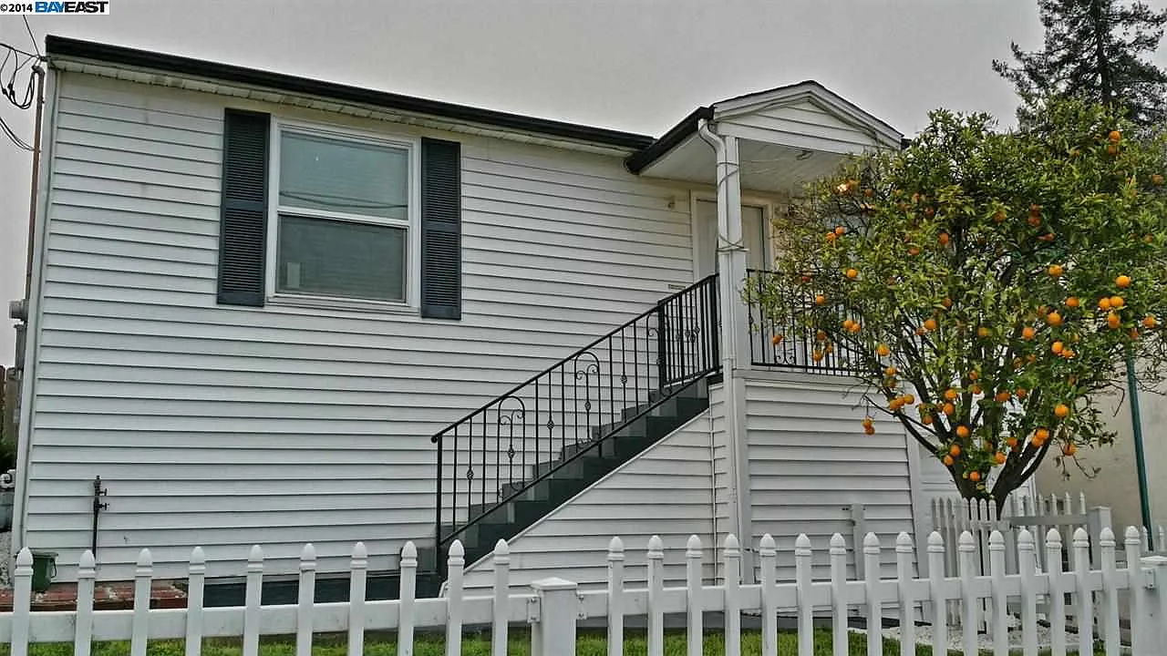 2182 Somerset Ave photo 1