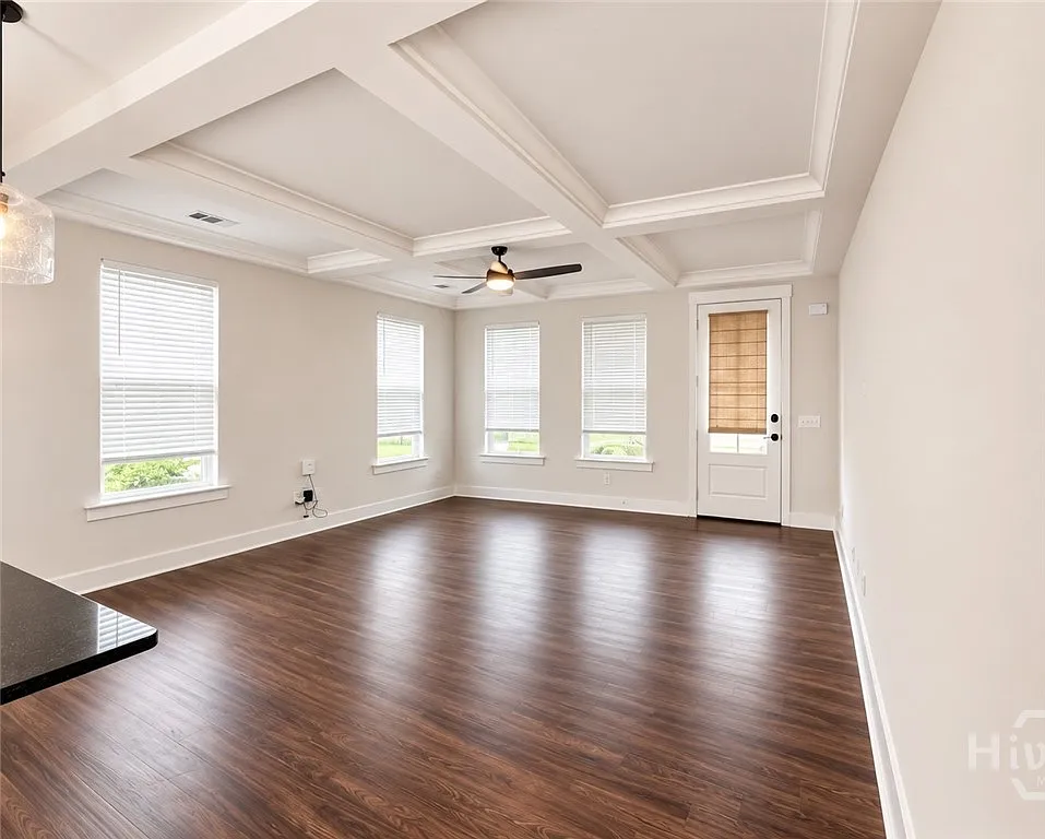 3 bed, 2.5 bath, 1842 sqft, $2,350 — Photo 3