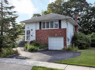50 Holloway St, Freeport, NY