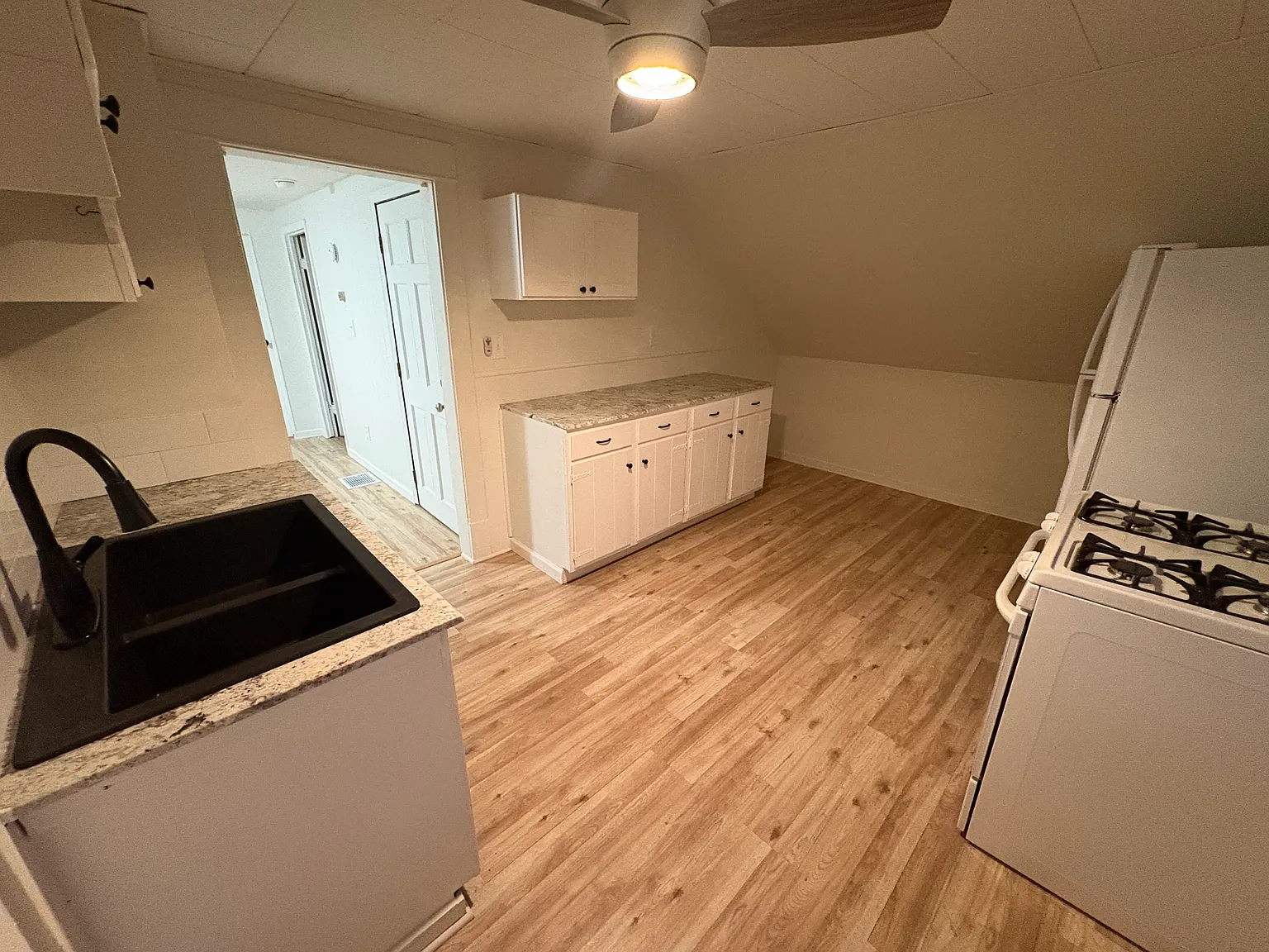 2 bed, $1,300 — Photo 4