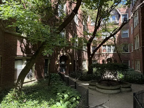 4955 N Whipple St #1E, Chicago, IL 60625