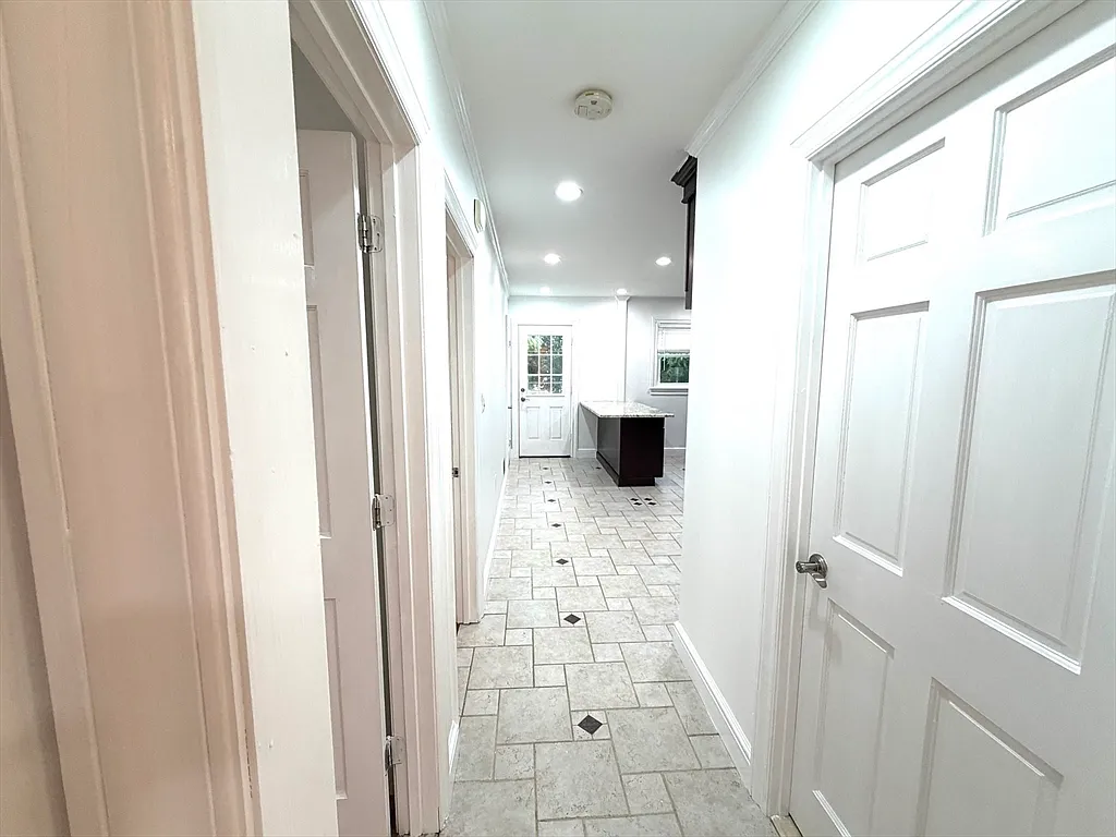 2 bed, 1.0 bath, 1000 sqft, $3,000 — Photo 3