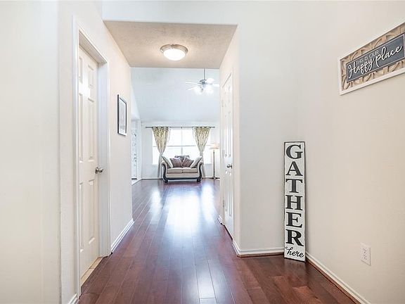3rd image of 16915 Great Oaks Glen Dr