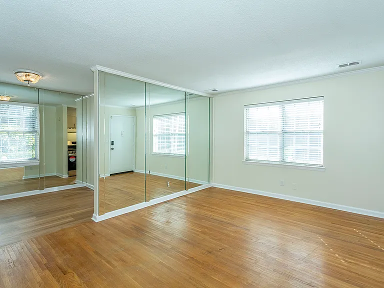 2053 Montreat Cir #2053 — Photo 1