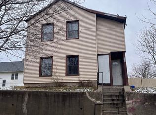 408 S 7th St, Burlington, IA 52601