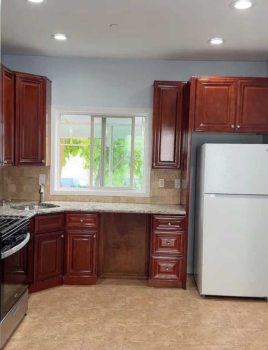 3 bed, 1200 sqft, $3,000 — Photo 3