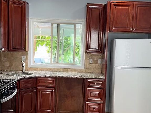 3rd image of 85 Grandview Ave Floor 1