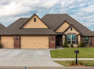 26499 Columbia Crest Dr, Claremore, OK 74019