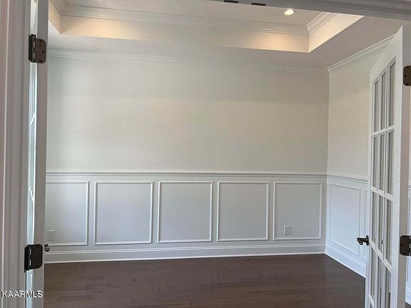 3rd image of 305 Kendall Hunt St