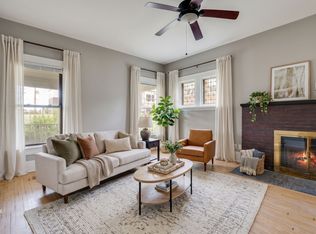Spacious & Sunny 4 Bedroom Unit - Walk to Lake of the Isles & Sculpture Garden, Minneapolis, MN 55403