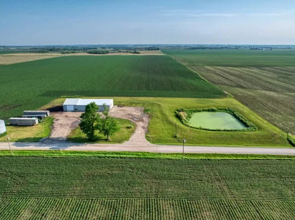 2525 160th St, New Sharon, IA 50207