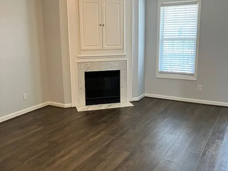 904 Litchfield Way #J — Photo 4