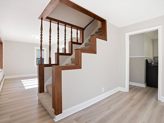 4th image of 6 Pleasant St