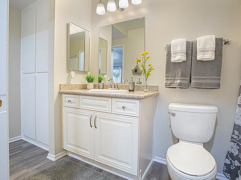 Mountain View Apartments — Photo 9