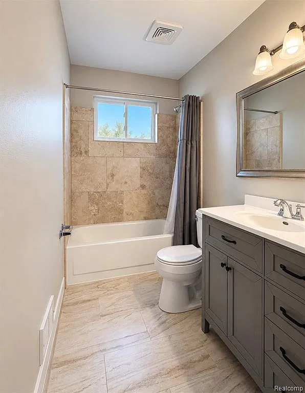3 bed, 1.0 bath, 1014 sqft, $1,800 — Photo 2