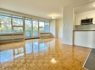 10 Shallmar Blvd #414, Toronto, ON M5N 1J4