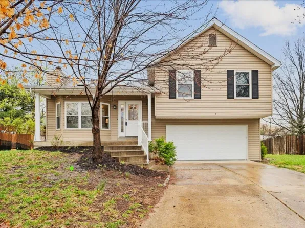 8 Moselle Ct, O'Fallon, MO 63368