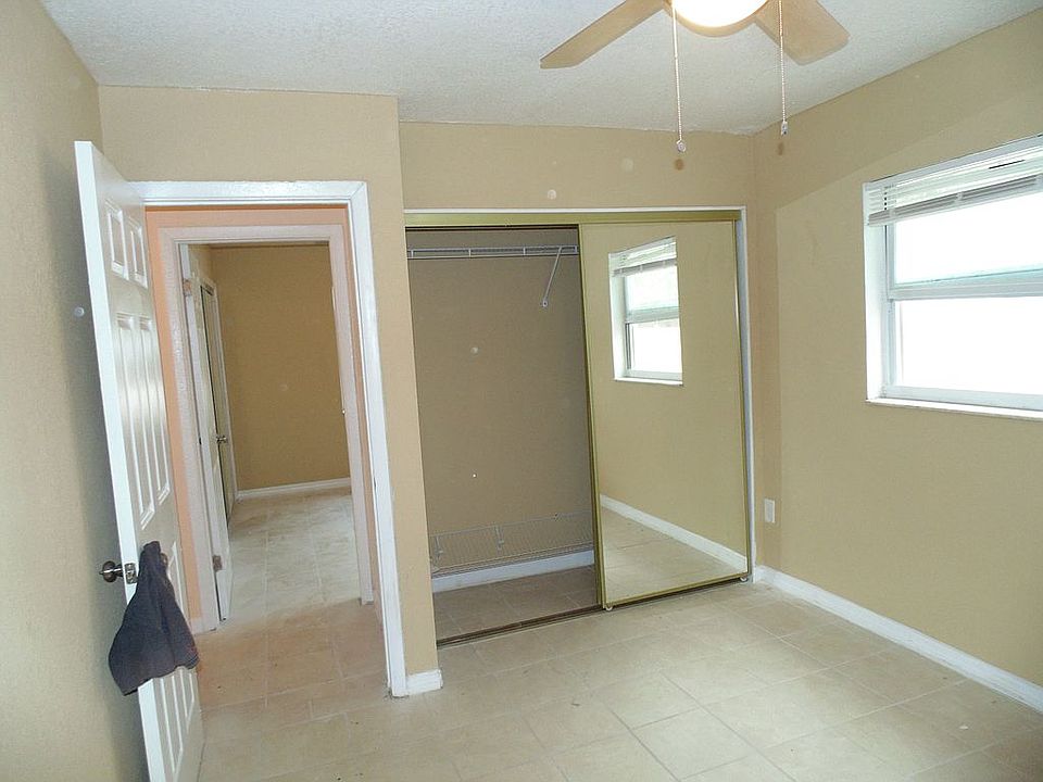 1st image of 1811 Medford Ln