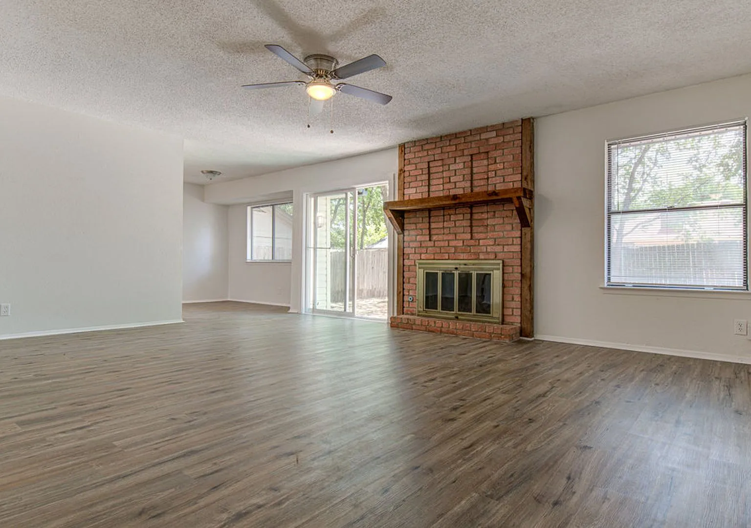 **Two Weeks Free Rent Beautifully Refreshed 3-Bedroom, 2-Bath Home In The Highly Desirable Anders... — Photo 3