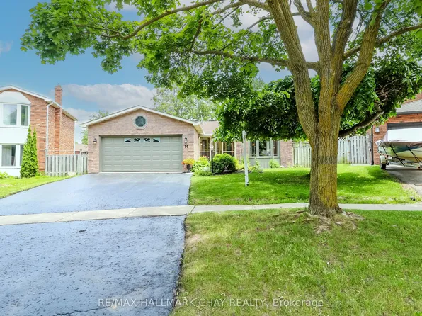 14 Autumn Ln, Barrie, ON L4N 6G8