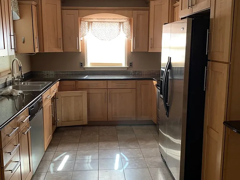 2543 W Water St — Photo 4
