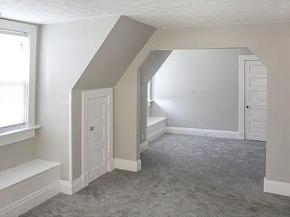 3rd image of 253 E Hillcrest Ave