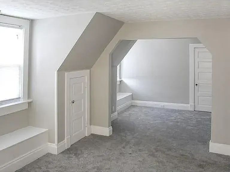 253 E Hillcrest Ave — Photo 3