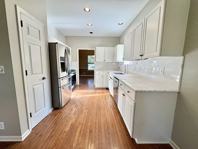 4008 Linden Ct — Photo 8