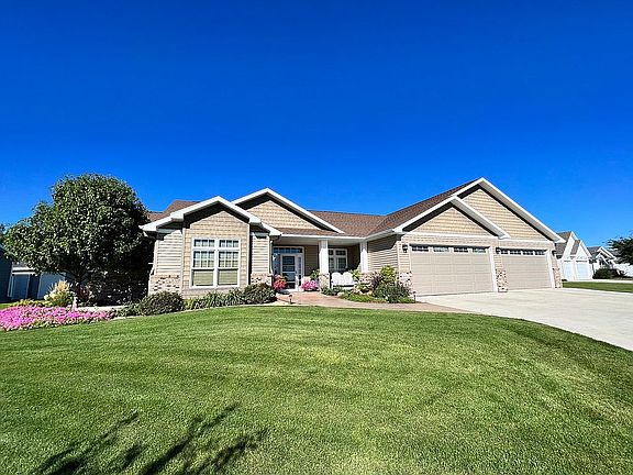 3rd image of 561 Willow Bend Cir