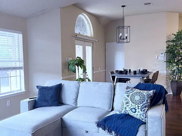 Rolling Hills Dr — Photo 6