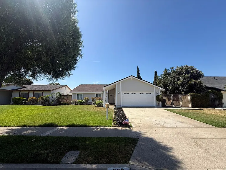 632 Heather Ave — Photo 2