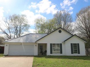 5113 Peachtree Dr, Milan, TN 38358