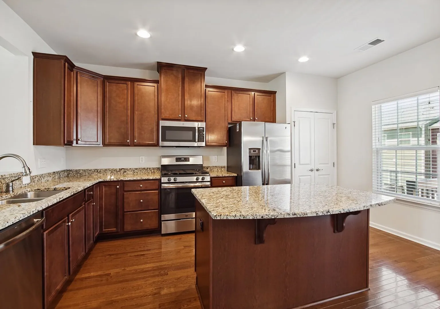3 Bedroom Townhome in Durham — Photo 4