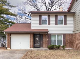 3034 Bluffwood Dr, Saint Charles, MO 63301