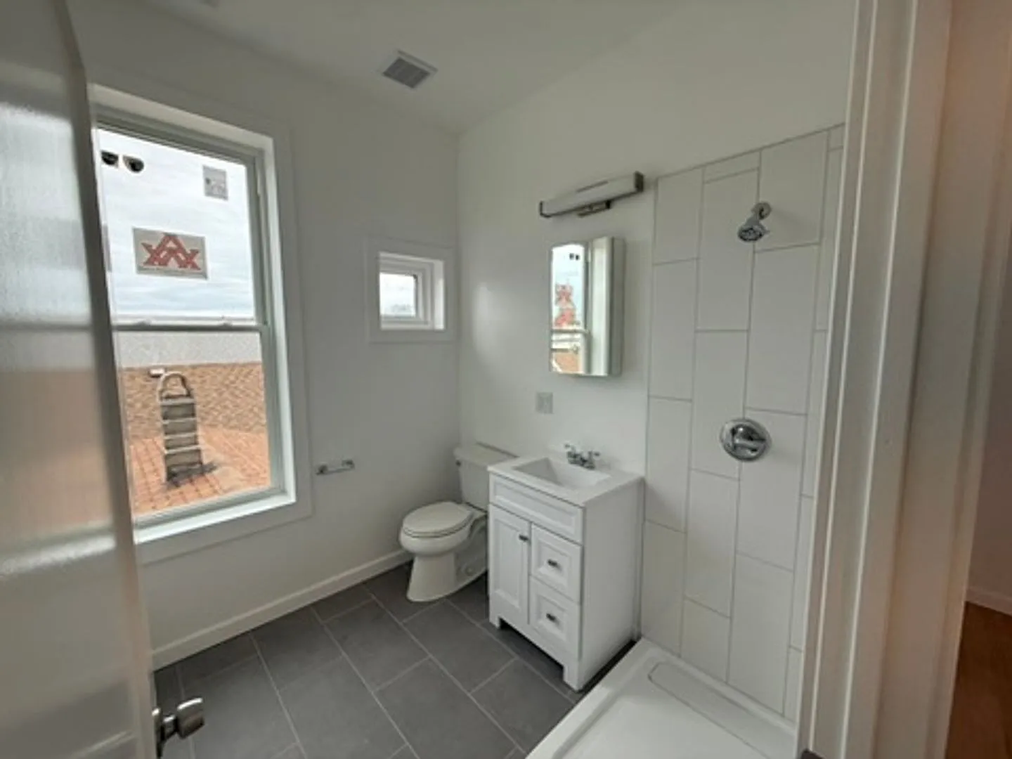 1634 W 21st Street — Photo 3