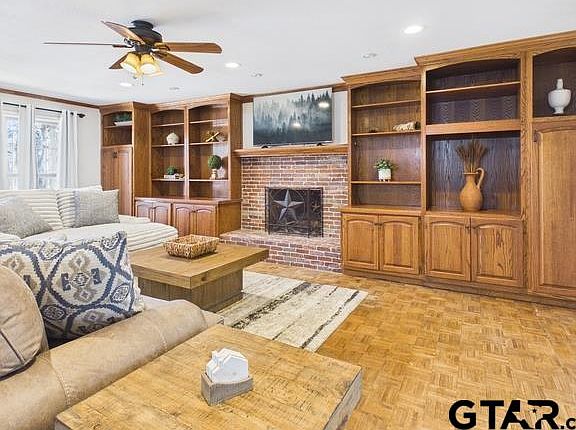 4th image of 211 Trail Ridge Rd